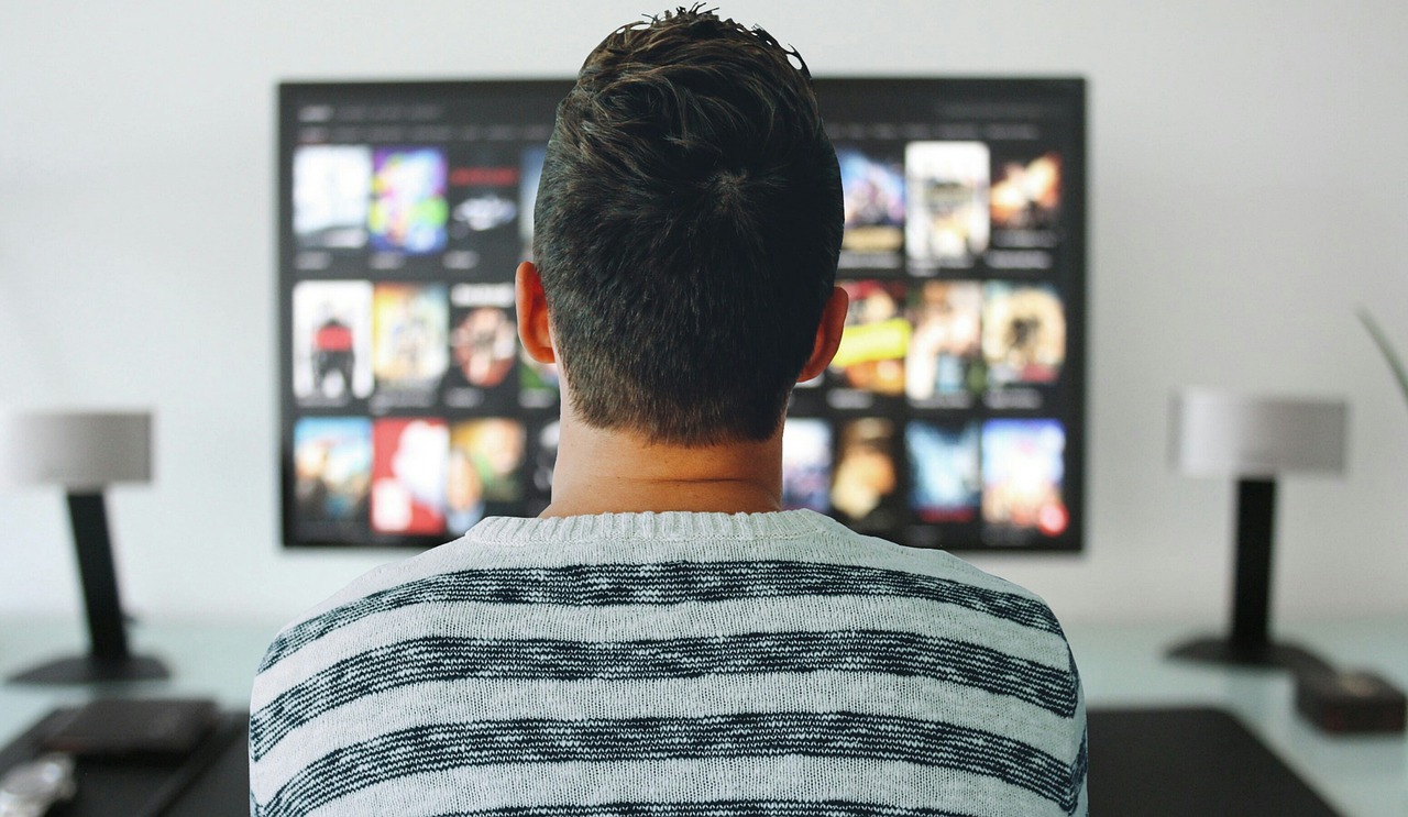 The Essentials for a Cozy Movie Room at Home